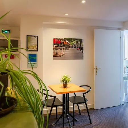 De La Tour Hotel 2*