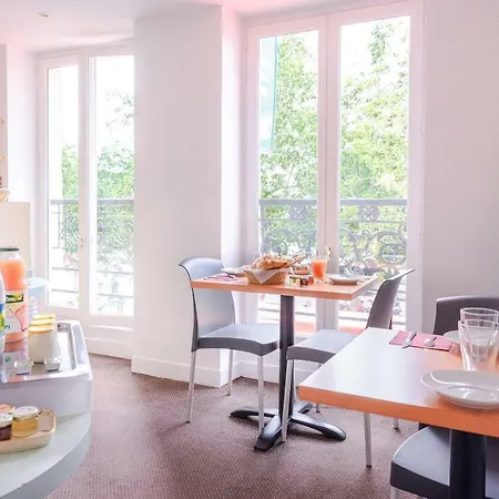 Ξενοδοχείο De La Tour