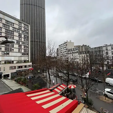 Hotel De La Tour Paryż